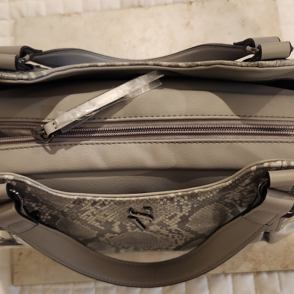 Vera Wang Simply Vera Hang Bag Satchet And Wallet Grey Python - Picture 5 of 15